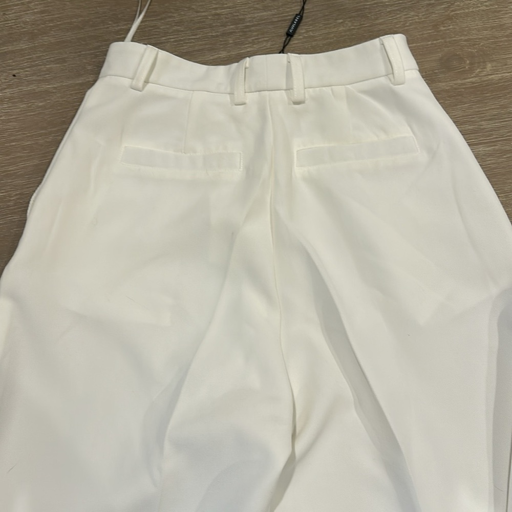 Gorgeous white trousers 💭💕 - Picture 3 of 4